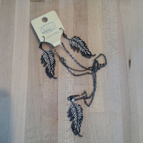 Jeweled Feather Motif Pendant Necklace and drop Earrings. Gift. - Picture 5 of 5